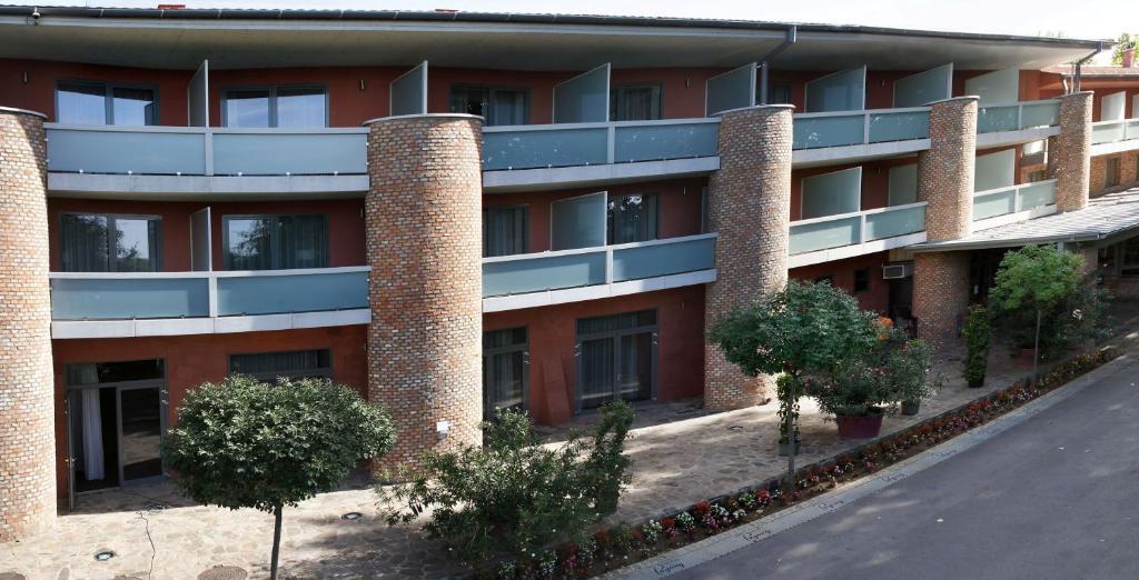 Hotel Pagony Wellness Nyiregyhaza Exterior photo